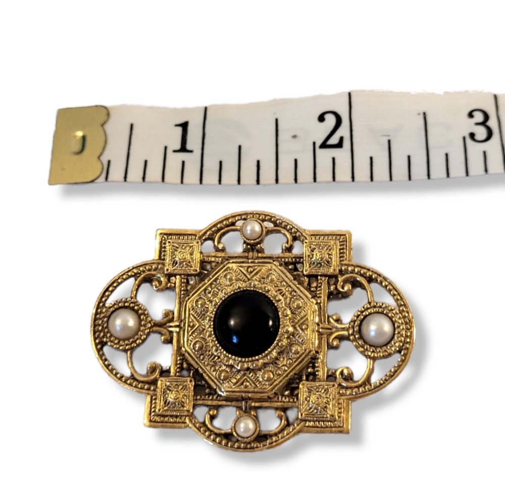 Vintage Brooch Pearls and Onyx - Picture 3 of 4